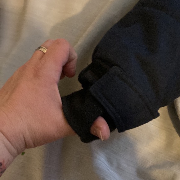 Boys dark blue winter coat. EUC worn only 2 or 3 times. Size boys 10/12 - Picture 2 of 9